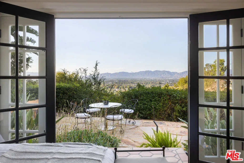 3646 Sunswept Drive, Studio City, California 91604 home-pic-14